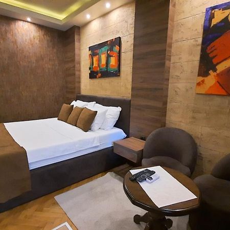 Apartman D Lux Jacuzzi Kragujevac Extérieur photo