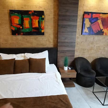 Apartman D Lux Jacuzzi Kragujevac Extérieur photo