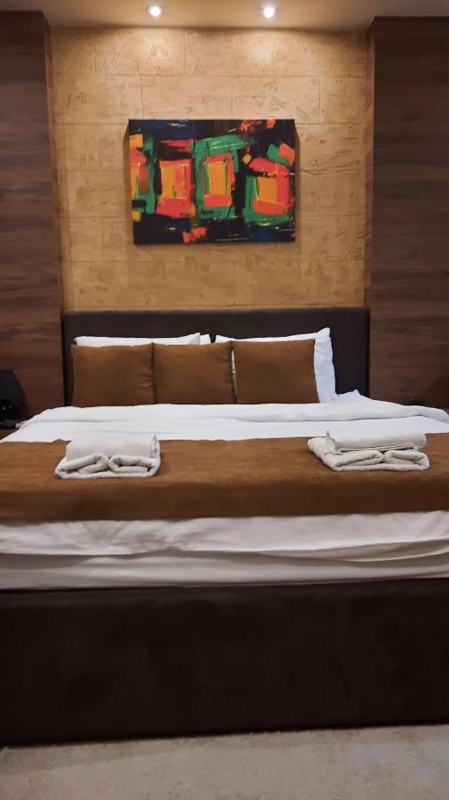 Apartman D Lux Jacuzzi Kragujevac Extérieur photo