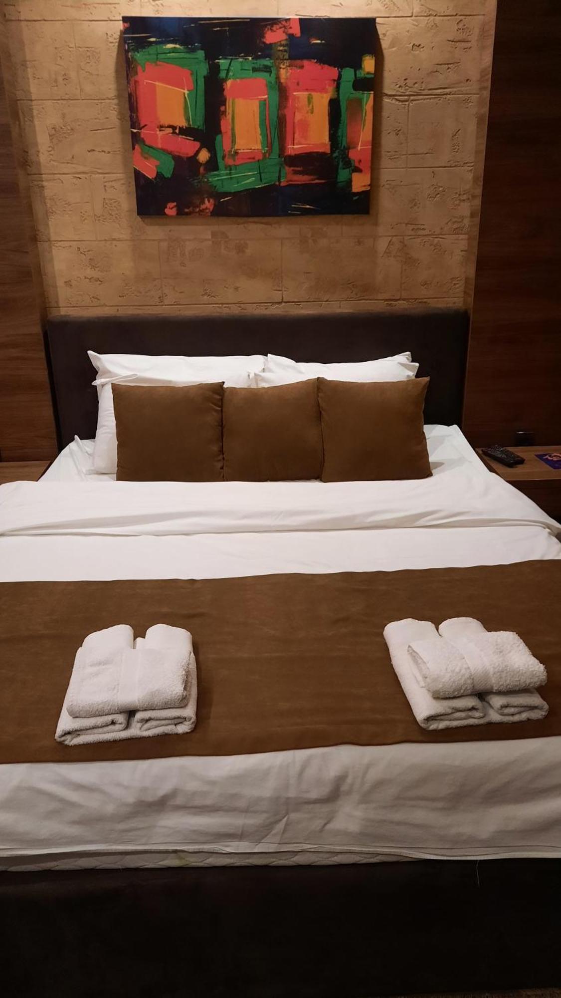 Apartman D Lux Jacuzzi Kragujevac Extérieur photo