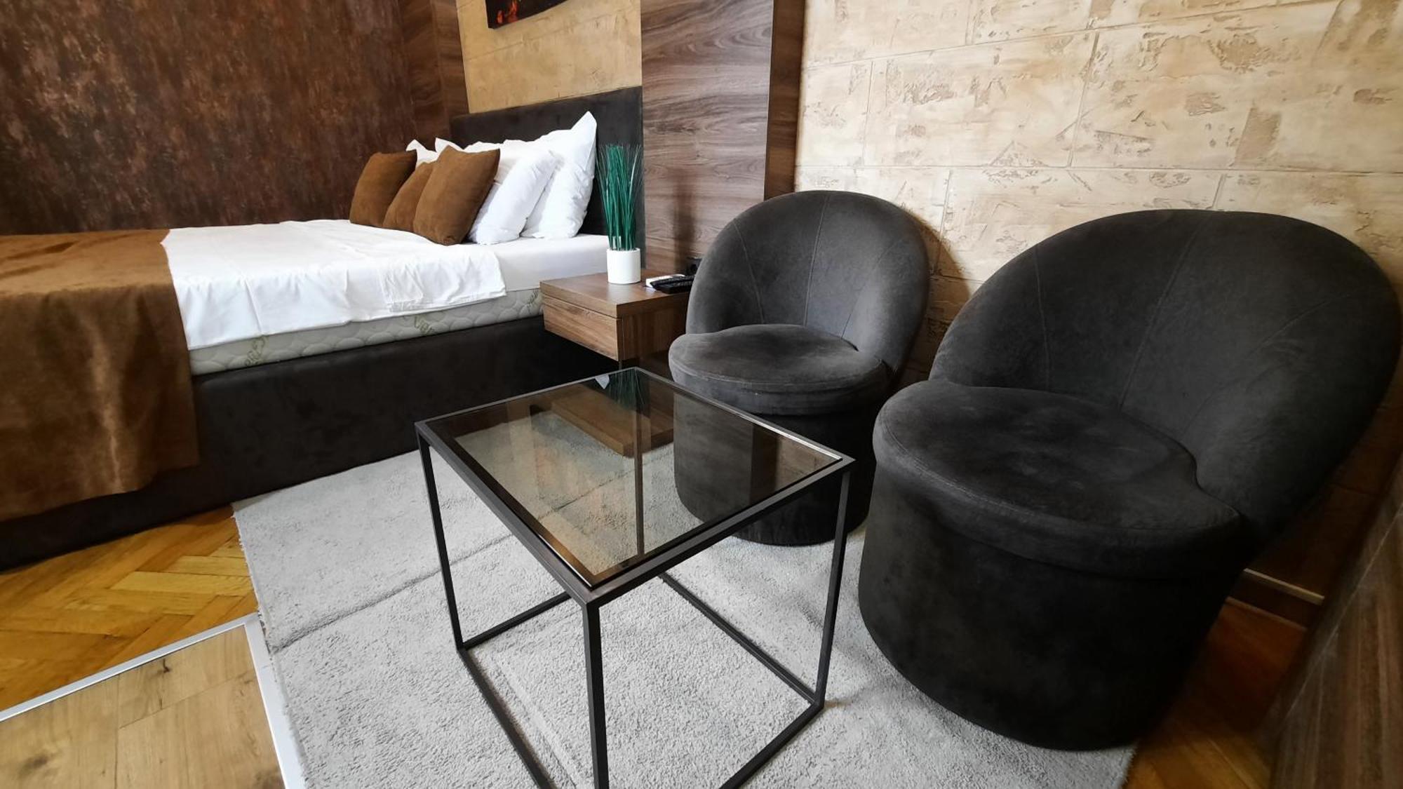 Apartman D Lux Jacuzzi Kragujevac Extérieur photo