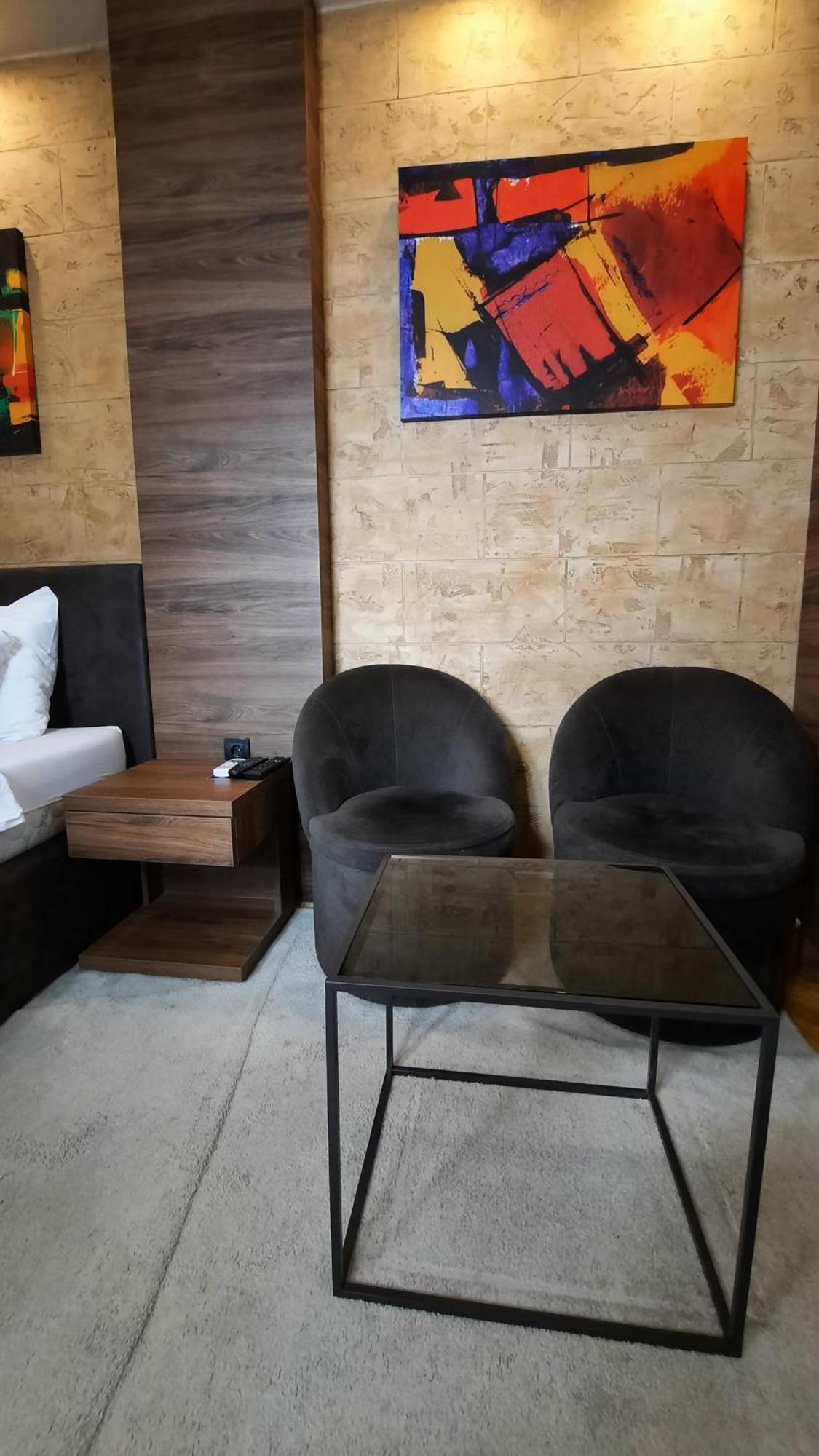 Apartman D Lux Jacuzzi Kragujevac Extérieur photo