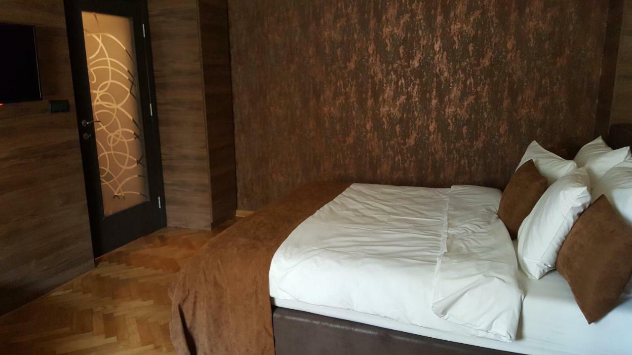 Apartman D Lux Jacuzzi Kragujevac Extérieur photo