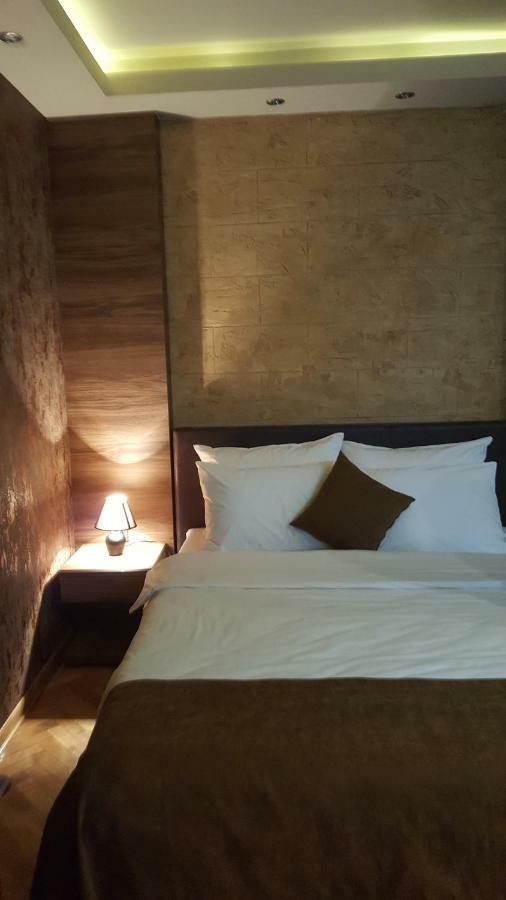 Apartman D Lux Jacuzzi Kragujevac Extérieur photo