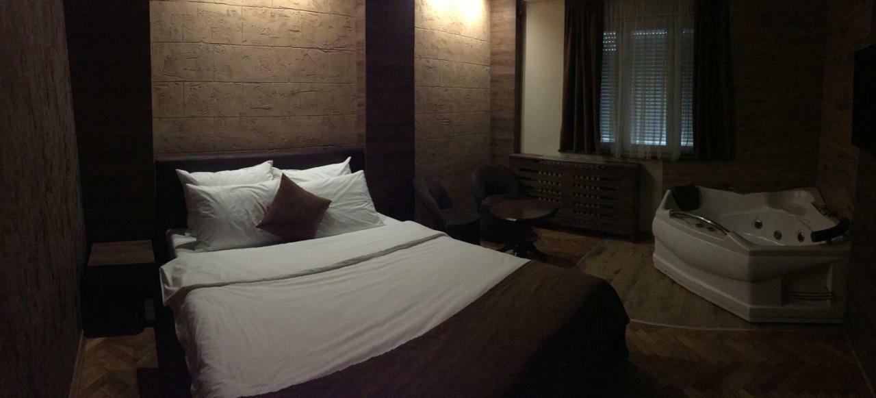 Apartman D Lux Jacuzzi Kragujevac Extérieur photo