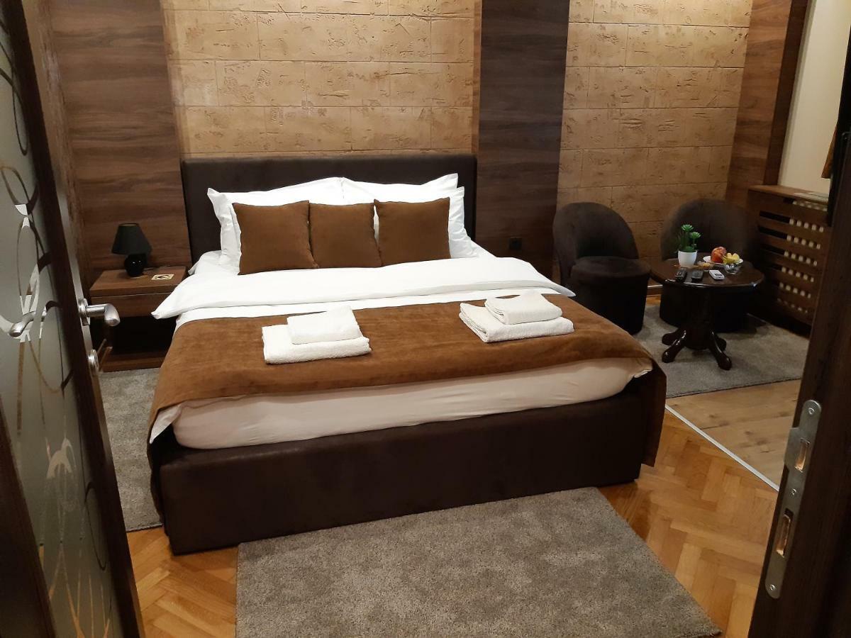 Apartman D Lux Jacuzzi Kragujevac Extérieur photo